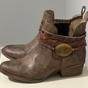 CIRCLE G WOMEN'S HARNESS & STUDS BOOTIES - Size 10